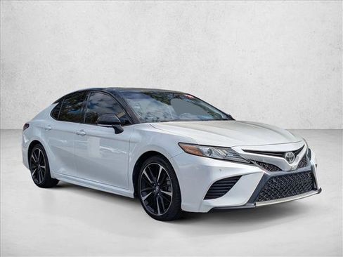 Used 2018 Toyota Camry XSE image 3