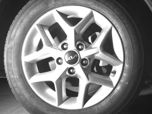 Used 2025 Kia Soul LX w/ LX Technology Package image 13