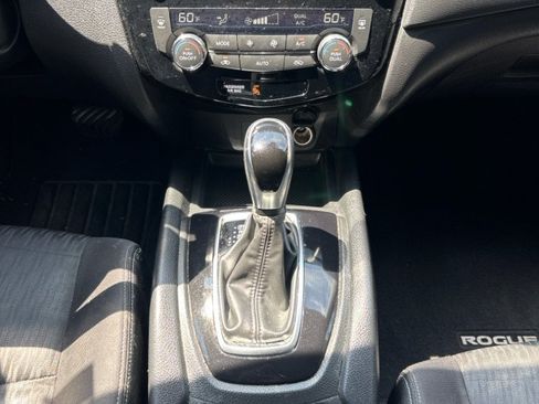 Used 2020 Nissan Rogue SV AWD/4WD image 16