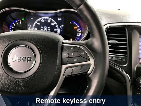 Used 2020 Jeep Grand Cherokee Laredo AWD/4WD image 16