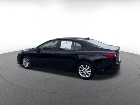 Used 2025 Toyota Camry LE image 10