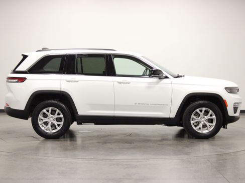 Used 2023 Jeep Grand Cherokee Limited AWD/4WD image 9