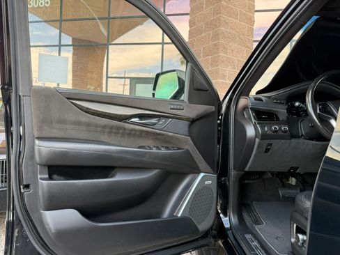 Used 2018 Cadillac Escalade ESV Platinum AWD/4WD image 36