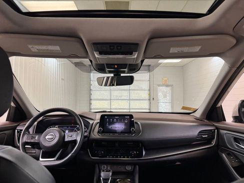 Used 2023 Nissan Rogue SV w/ SV Premium Package image 19