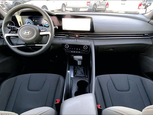 Used 2024 Hyundai Elantra SEL image 16
