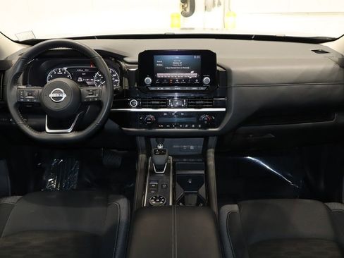 Used 2024 Nissan Pathfinder SV image 30