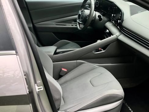 Used 2022 Hyundai Elantra SEL w/ Convenience + Premium Package FWD image 11