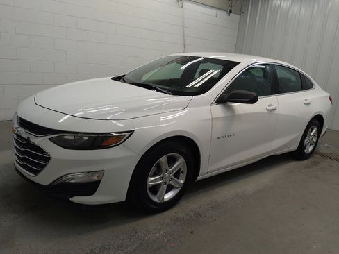 Used 2024 Chevrolet Malibu LS FWD image 2
