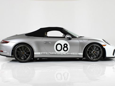 Used 2019 Porsche 911 Speedster RWD image 13