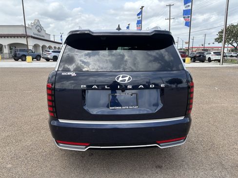 Used 2026 Hyundai Palisade Calligraphy FWD image 3