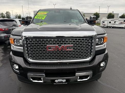 Used 2016 GMC Sierra 2500 Denali w/ Duramax Plus Package AWD/4WD image 6