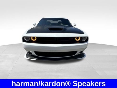 Used 2015 Dodge Challenger SRT image 9