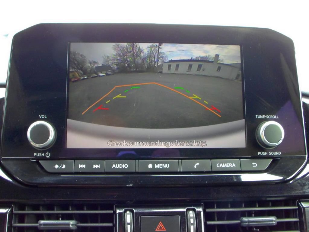 Used 2025 Nissan Pathfinder SV AWD/4WD image 14