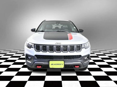 Used 2024 Jeep Compass Trailhawk AWD/4WD image 12