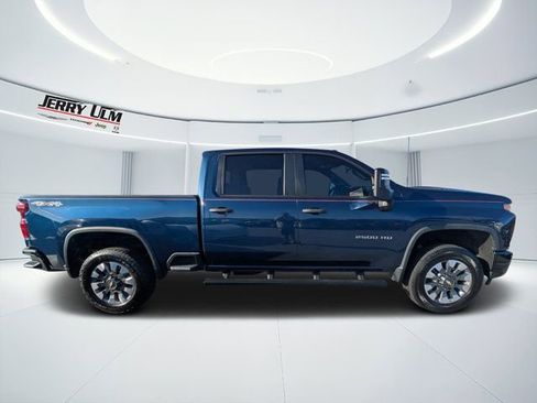 Used 2022 Chevrolet Silverado 2500 Custom w/ Custom Value Package image 2