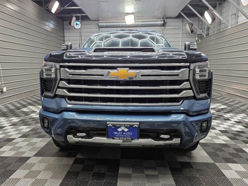 Used 2025 Chevrolet Silverado 2500 High Country w/ High Country Premium Package AWD/4WD image 4