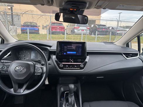 Used 2025 Toyota Corolla LE image 31