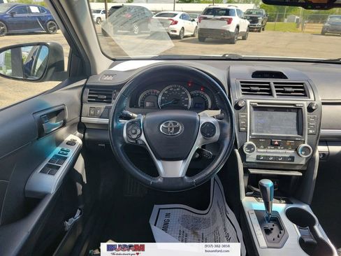 Used 2014 Toyota Camry SE w/ Leather Package FWD image 8