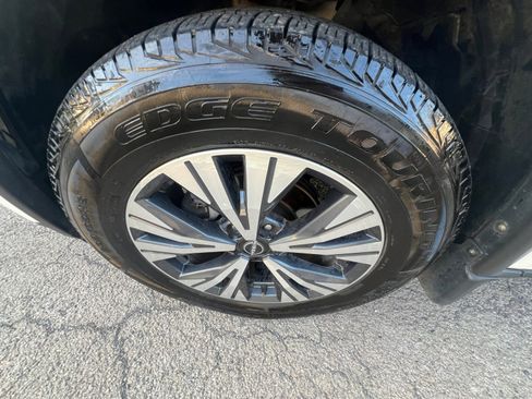 Used 2022 Nissan Rogue SV w/ SV Premium Package image 28