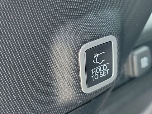 Used 2024 Jeep Grand Cherokee Altitude image 10