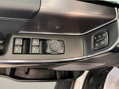 Used 2025 Ford F150 Platinum image 16