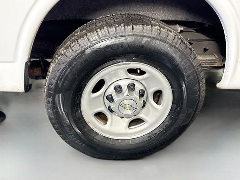 Used 2021 Chevrolet Express 3500 w/ Driver Convenience Package image 28