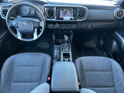 Used 2016 Toyota Tacoma TRD Sport image 12