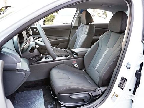 New 2026 Hyundai Elantra SE image 17