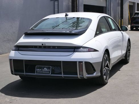 Used 2023 Hyundai Ioniq 6 SEL AWD/4WD image 3
