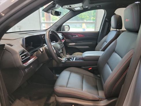 Used 2024 Chevrolet Traverse Z71 w/ Enhanced Driving Package AWD/4WD image 11