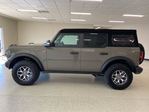 Used 2025 Ford Bronco Badlands AWD/4WD image 12
