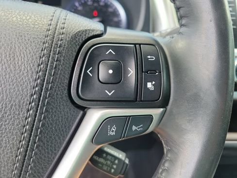 Used 2019 Toyota Highlander XLE FWD image 32