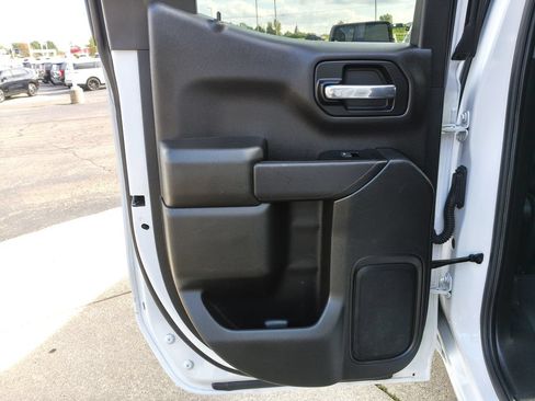 Used 2019 Chevrolet Silverado 1500 Custom Trail Boss w/ Custom Convenience Package AWD/4WD image 11