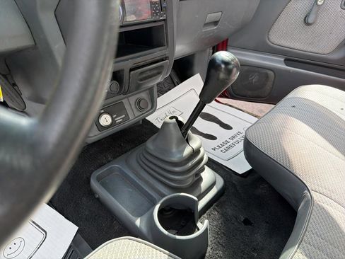 Used 2001 Nissan Frontier XE RWD image 12