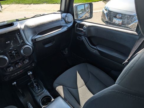 Used 2018 Jeep Wrangler Unlimited Sport AWD/4WD image 11