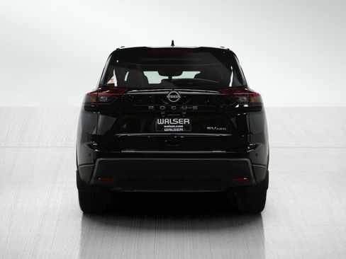 Used 2024 Nissan Rogue SV w/ SV Premium Package image 4