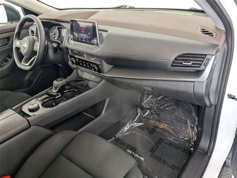 Used 2023 Nissan Rogue S AWD/4WD image 30