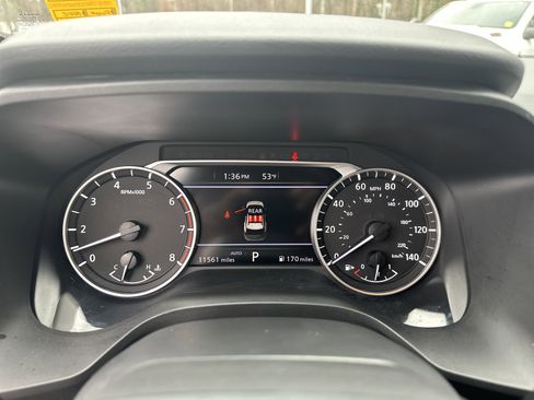 Used 2025 Nissan Rogue SV image 28