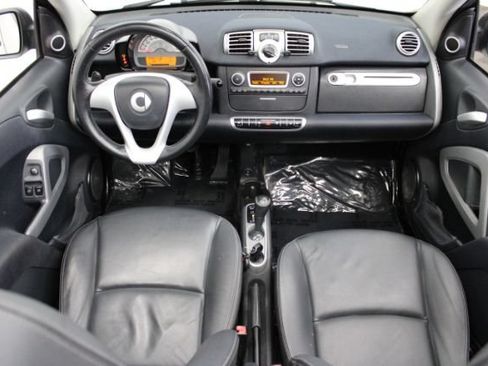 Used 2012 smart fortwo passion RWD image 2