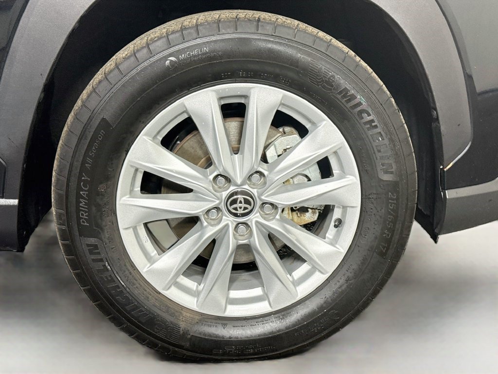 Used 2026 Toyota Corolla Cross LE FWD image 31