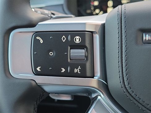 New 2026 Land Rover Discovery Limited Edition image 17