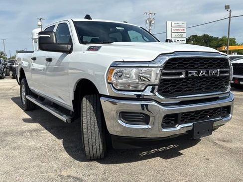 Used 2024 RAM 2500 Tradesman w/ Chrome Appearance Group AWD/4WD image 9