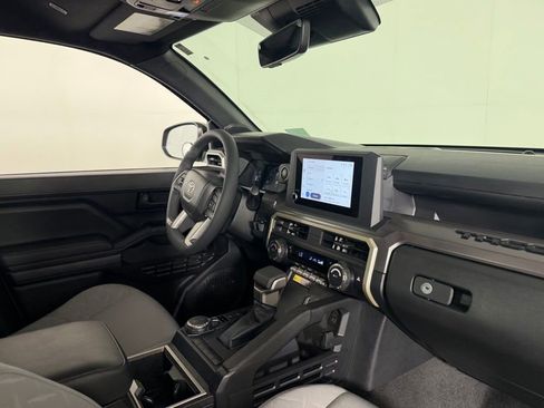 Used 2025 Toyota Tacoma SR5 AWD/4WD image 29