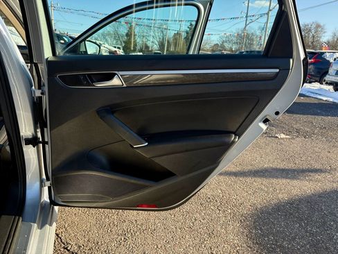 Used 2016 Volkswagen Passat 1.8T SE image 13