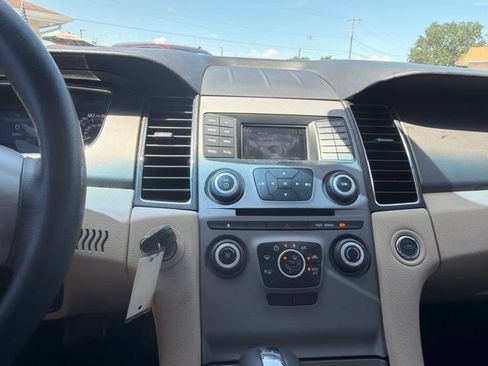 Used 2018 Ford Taurus SE FWD image 19