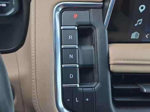 Used 2023 Chevrolet Tahoe Premier AWD/4WD image 21
