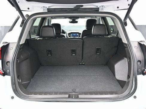 Used 2024 GMC Terrain SLT image 13