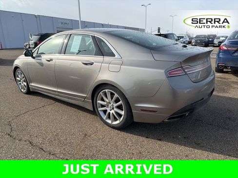 Used 2016 Lincoln MKZ image 4