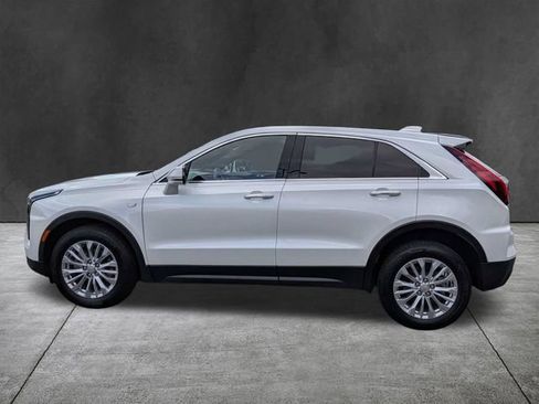 Used 2024 Cadillac XT4 Luxury w/ Cold Weather Package FWD image 8