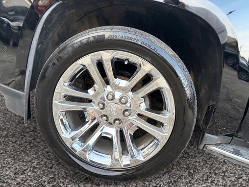 Used 2017 Cadillac Escalade Luxury image 4